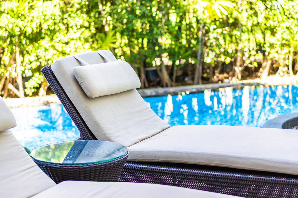 Liegeinseln und Daybeds: Der luxuriöse Rückzugsort am Pool