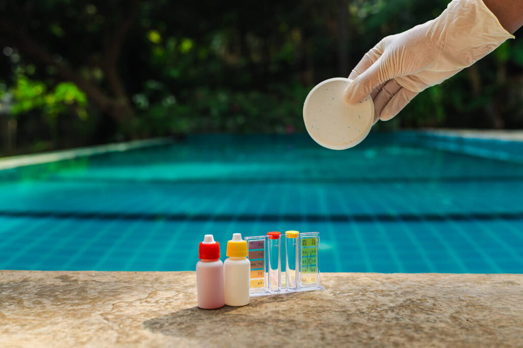 Poolwasser desinfizieren: Chlor, Salzelektrolyse oder Aktivsauerstoff