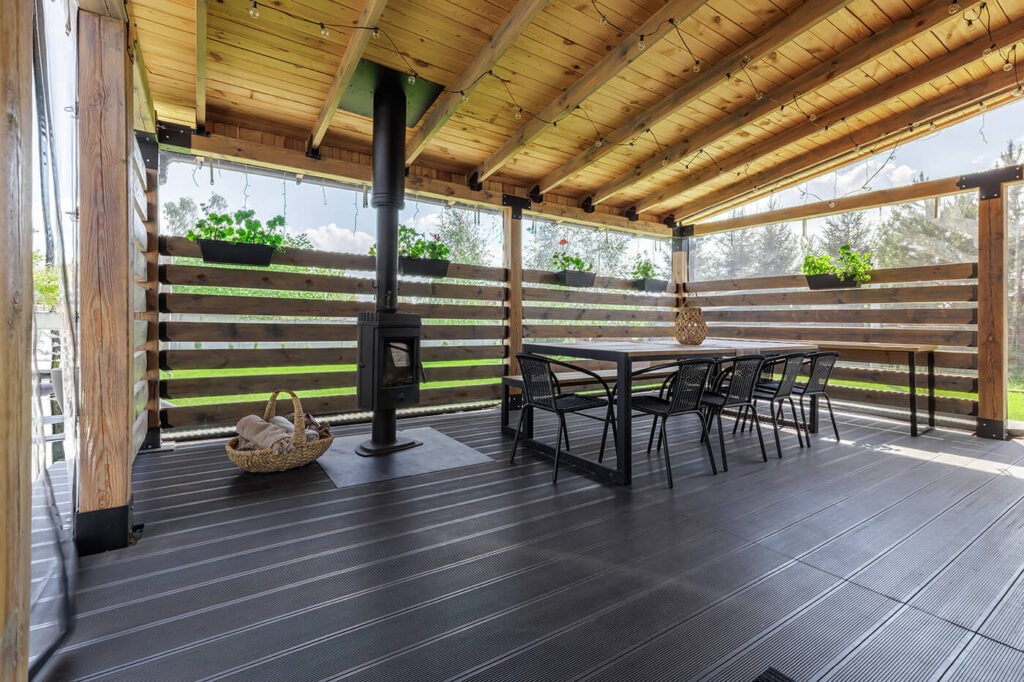 WPC oder Echtholz für die Terrasse: was die Verbunddiele wirklich kann