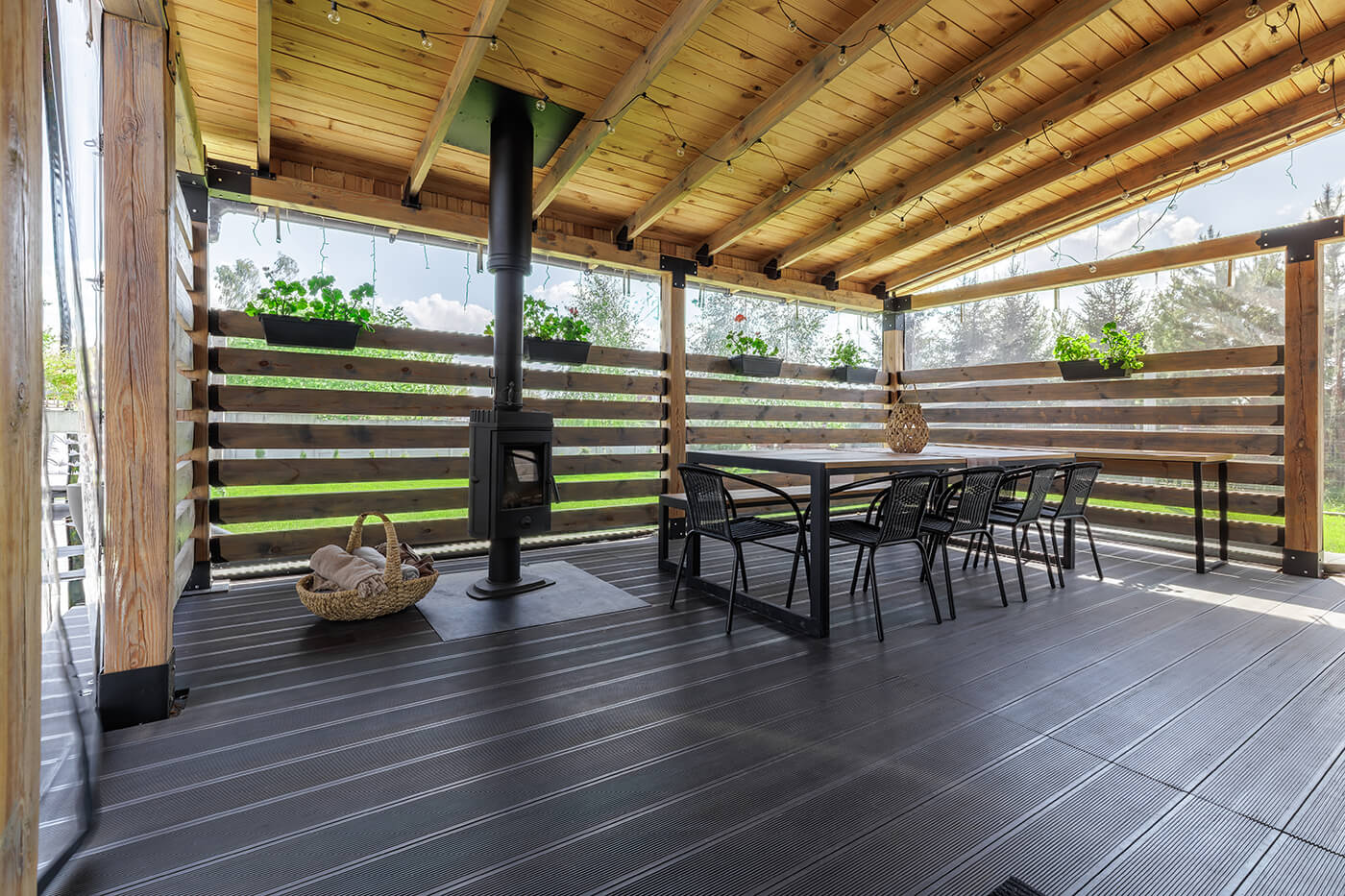 WPC oder Echtholz für die Terrasse: was die Verbunddiele wirklich kann